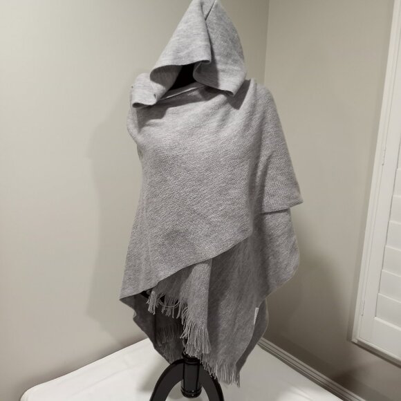 CALVIN KLEIN FRINGED GREY WRAP SHAWL WITH HOOD. WOMEN ONE SIZE - Picture 1 of 6